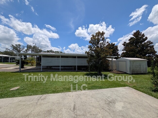 10045 Wellington Ave in Dade City, FL - Building Photo - Building Photo