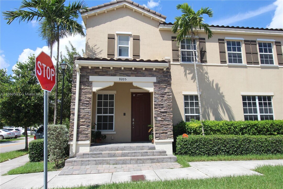 9205 SW 170th Pl in Miami, FL - Building Photo
