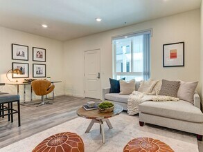 3500 Chesapeake in Los Angeles, CA - Building Photo - Interior Photo