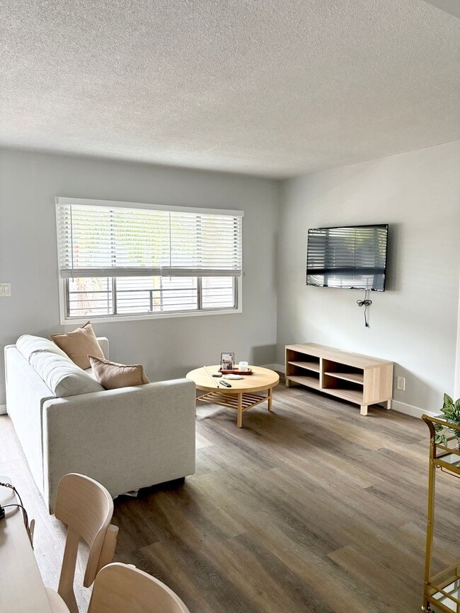 2727-2741 Abbot Kinney Blvd in Los Angeles, CA - Foto de edificio - Building Photo