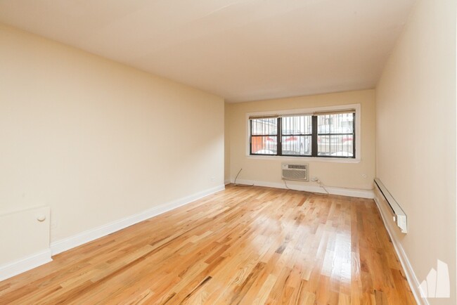 1435 N Dearborn St, Unit C4 in Chicago, IL - Building Photo - Building Photo