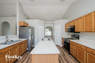 6301 Newmark St in Spring Hill, FL - Building Photo - Building Photo
