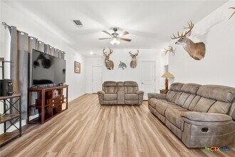 221 Comancheros Rd in Jarrell, TX - Building Photo - Building Photo