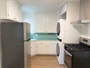 1436 Manhattan Beach Blvd, Unit B in Manhattan Beach, CA - Foto de edificio - Building Photo