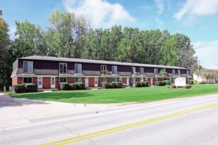 37114 Jefferson Ave in Harrison Township, MI - Building Photo