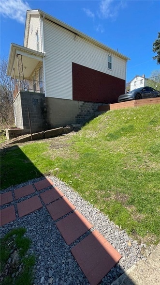 424 W 7th Ave, Unit 2 in Tarentum, PA - Foto de edificio - Building Photo