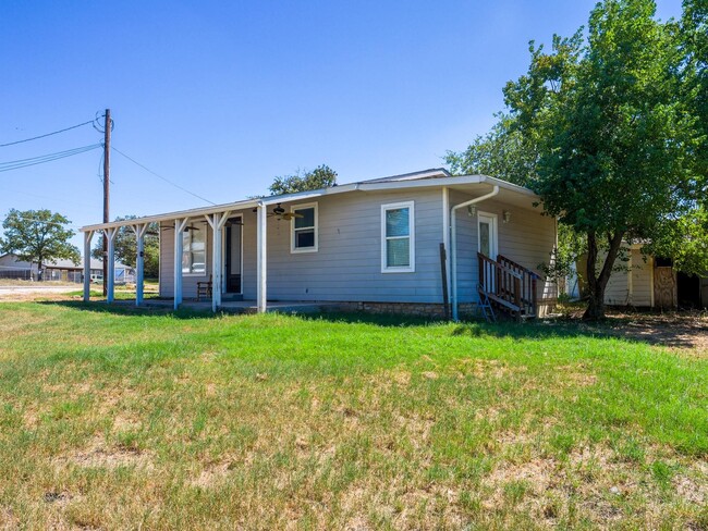 324 E Castlewood Dr in Marble Falls, TX - Foto de edificio - Building Photo