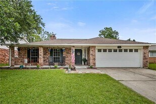 105 N Kings Ct in Slidell, LA - Building Photo