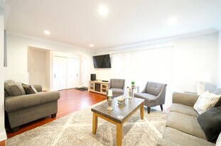 916-920-920 Dean St in St. Charles, IL - Building Photo