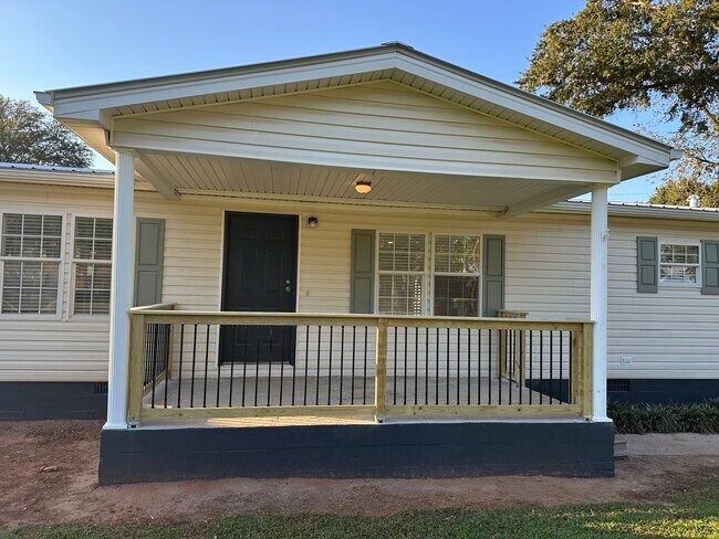 38 Shuford St in Lavonia, GA - Building Photo - Building Photo