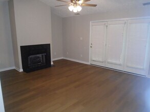322 Bubble Creek Ct in Fayetteville, NC - Building Photo - Building Photo