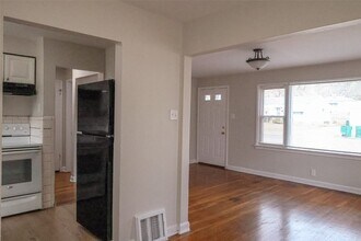 10131 Cabot Dr in St. Louis, MO - Building Photo - Building Photo