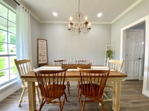 110 Honeysuckle Ct in Diboll, TX - Foto de edificio - Building Photo