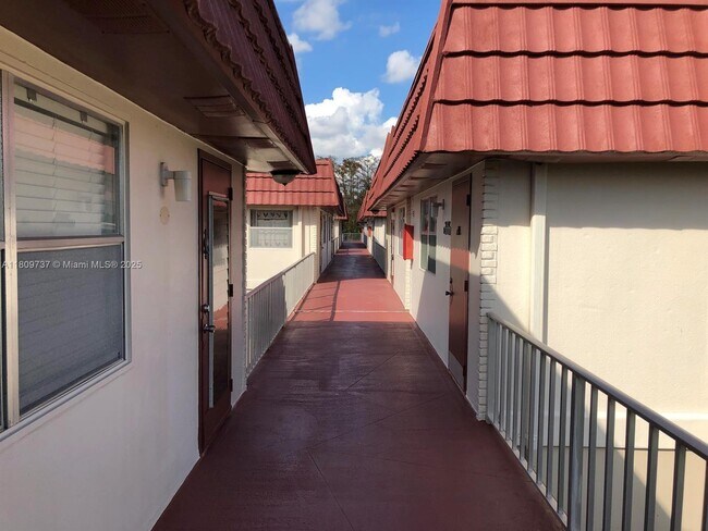 591 Saxony M in Delray Beach, FL - Building Photo - Building Photo