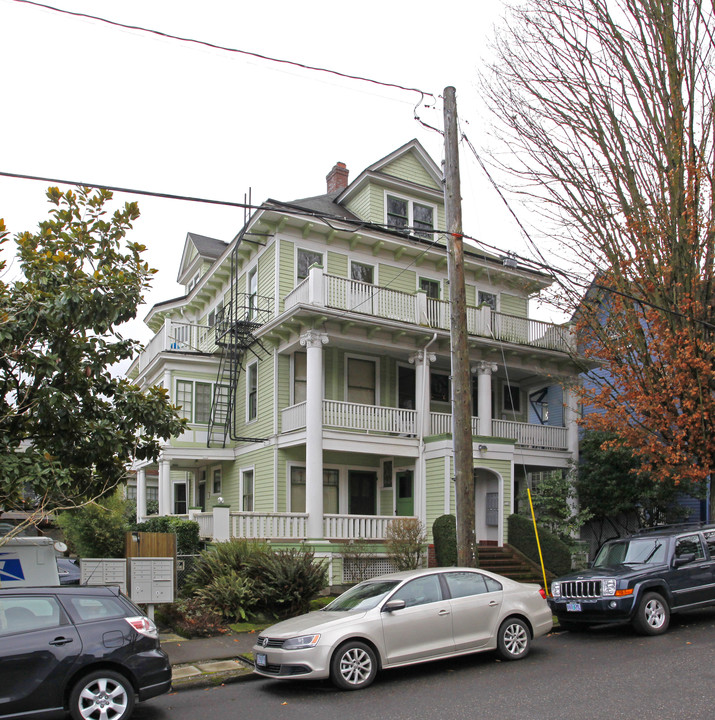 Winthrop Halls in Portland, OR - Building Photo