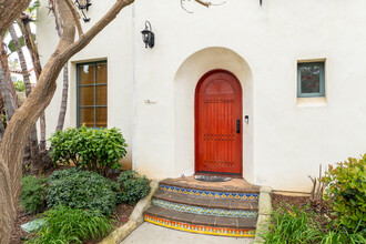 Laguna in Santa Barbara, CA - Foto de edificio - Building Photo