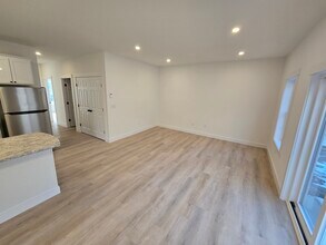 1 Pine Grove Dr in Hampden, ME - Building Photo - Building Photo
