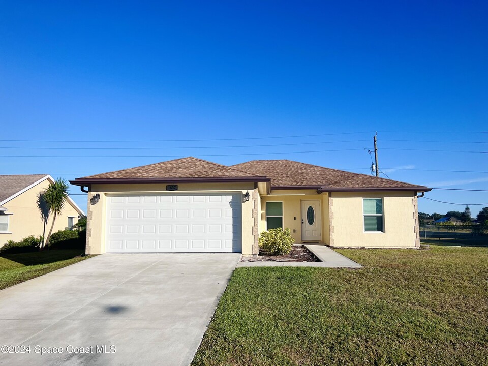 1837 Ardmore St NE in Palm Bay, FL - Building Photo