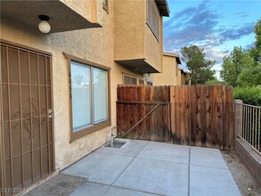 6453 Little Pine Way in Las Vegas, NV - Building Photo - Building Photo