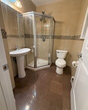 1000 E 35th St, Unit 4B in Brooklyn, NY - Foto de edificio - Building Photo