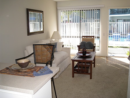 Beach House Apartments in Newport Beach, CA - Foto de edificio - Interior Photo