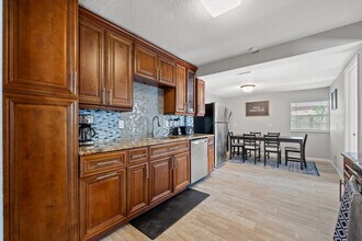 5805 N 43rd St in Tampa, FL - Building Photo - Building Photo