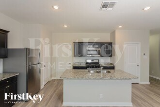 13403 Summer Light in Saint Hedwig, TX - Foto de edificio - Building Photo