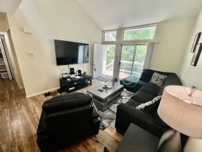 30 Sage Ct in Bedminster, NJ - Building Photo - Building Photo