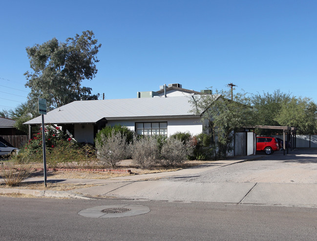 1817 E Lester in Tucson, AZ - Foto de edificio - Building Photo