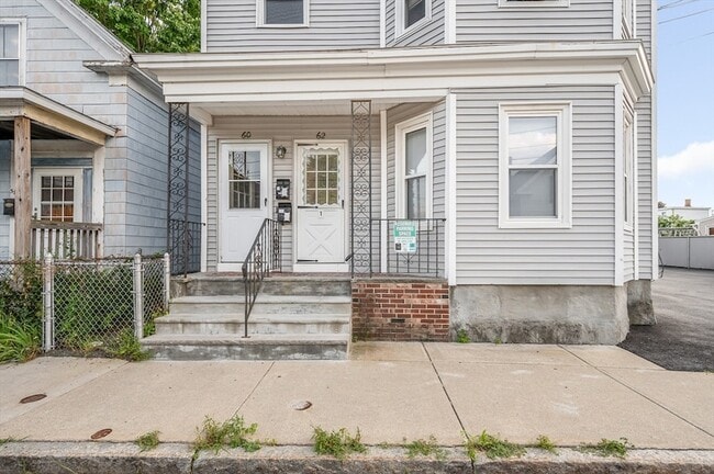 62 W 3rd St, Unit 1 in Lowell, MA - Building Photo - Building Photo