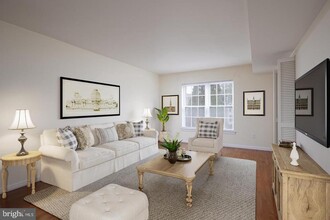 2501 Windbreak Dr in Alexandria, VA - Building Photo - Building Photo