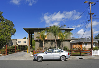 438 Ventura Ave in Palo Alto, CA - Foto de edificio - Building Photo