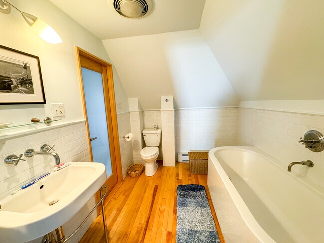 3 Howland St, Unit NA in Cambridge, MA - Foto de edificio - Building Photo