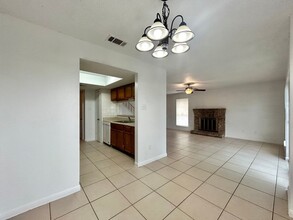 12138 Thompkins Dr in Austin, TX - Building Photo - Building Photo