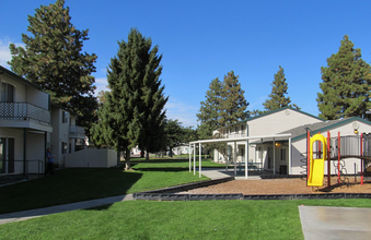 Ridgeway Village Apartments in Hermiston, OR - Building Photo - Building Photo