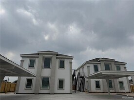 1604 2nd St, Unit 2 in Edinburg, TX - Building Photo