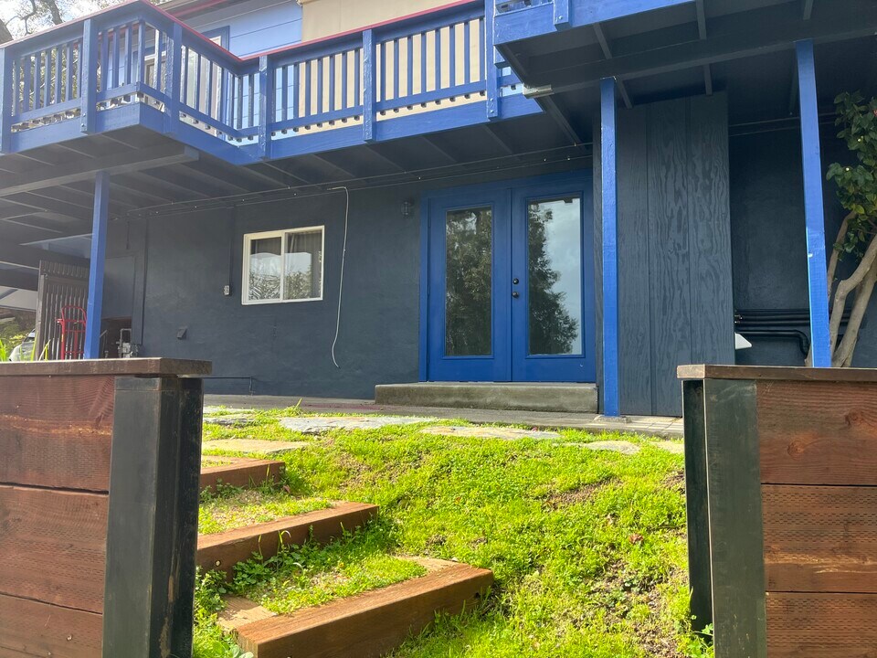 8 Los Robles Dr, Unit #8 Los Robles Drive in San Rafael, CA - Foto de edificio