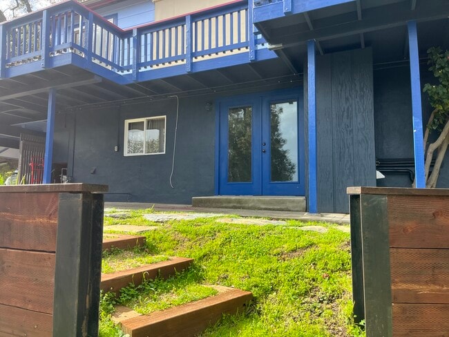 8 Los Robles Dr, Unit #8 Los Robles Drive