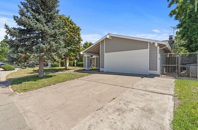 3449 Birch Tree Way in Sacramento, CA - Building Photo - Building Photo
