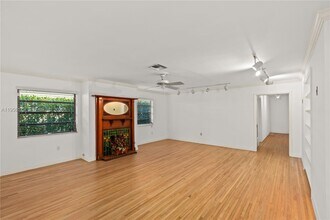 736 Alhambra Cir in Coral Gables, FL - Building Photo - Building Photo