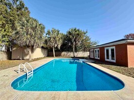 3484 Willow Ln in Gulf Breeze, FL - Building Photo
