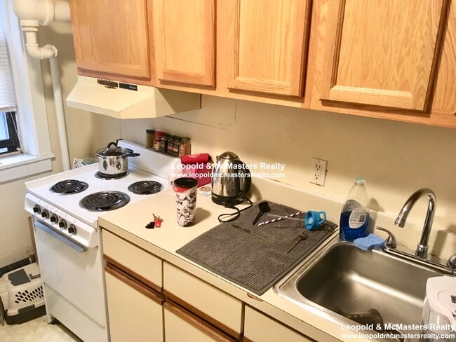 70 Peterborough St, Unit A in Boston, MA - Building Photo - Building Photo