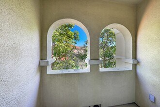 8 Via Amanti in Newport Beach, CA - Building Photo - Building Photo