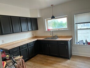 W180S7705 Pioneer Dr, Unit 1 in Muskego, WI - Building Photo - Building Photo