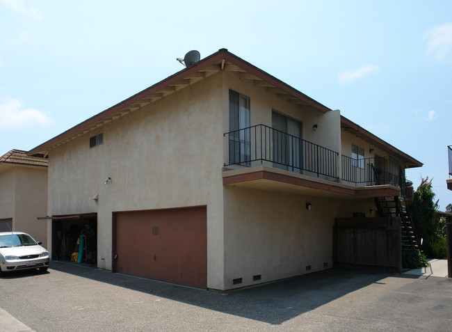 16072 Waikiki Ln in Huntington Beach, CA - Building Photo - Building Photo