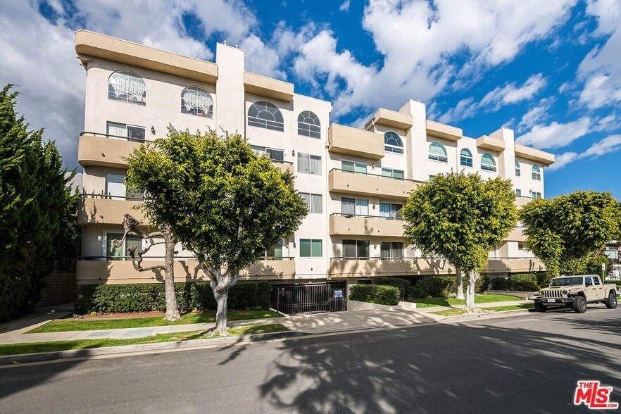 1872 Midvale Ave, Unit 201 in Los Angeles, CA - Foto de edificio
