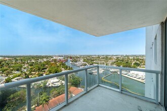 1861 NW South River Dr, Unit 1223 in Miami, FL - Foto de edificio - Building Photo