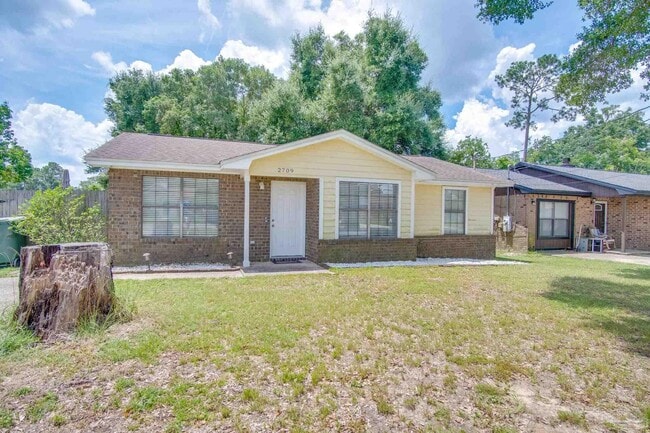 2709 Chicago Ct in Pensacola, FL - Building Photo - Building Photo
