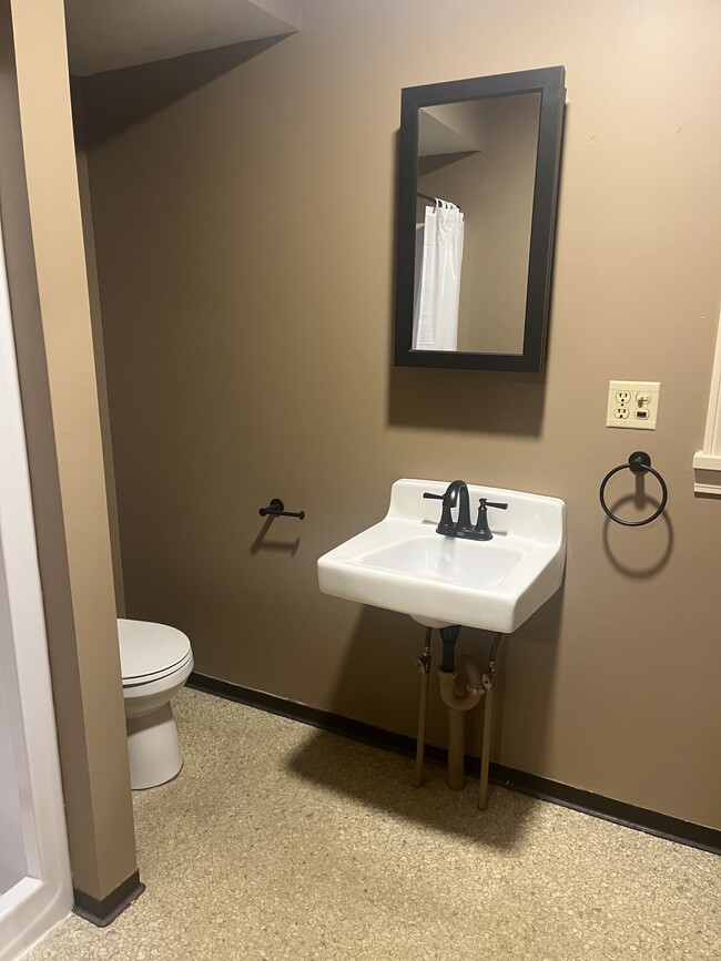 367 Foote Ave, Unit 1-B in Jamestown, NY - Building Photo - Building Photo