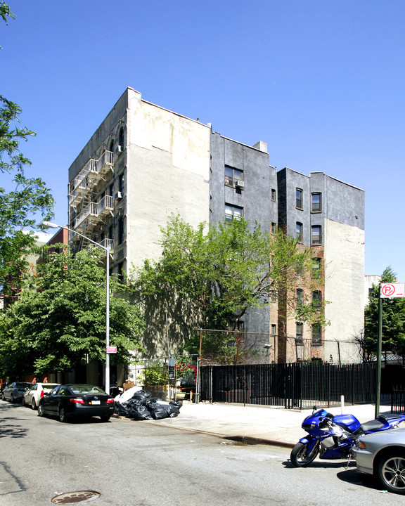 233 E Third St in New York, NY - Building Photo